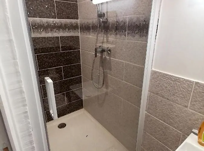 Des Roses - T2, 31m2, 1er Etage, Vue Jardin, 